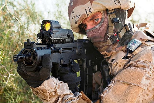 Ảnh: Chán súng Trung Quốc tặng, Philippines quay sang mua súng Israel